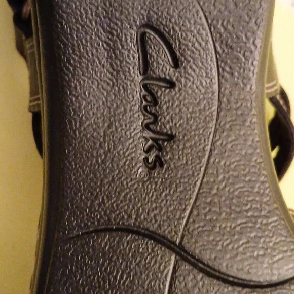 Clark's sandals brown with velcro closure.   Size 7 - Picture 4 of 5